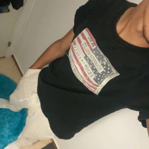 Ralphlauren tshirt  - Säljer min fina tshirt i storlek S. Den är sparsamt använd med inga defekter. Killen på bilden är 183 och väger 65 kg. Den passar dig om du är ungefär 165-180 skulle jag säga. Skriv om du har några funderingar:)