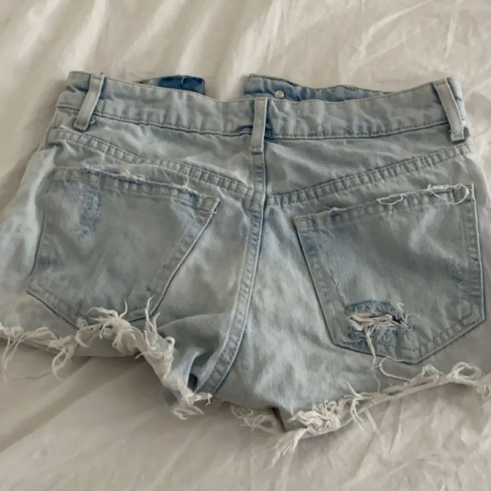 Väldigt fina jeans shorts ifrån Bershka, älskar dom men dom är tyvärr för små så jag ej använt dom!. Shorts.