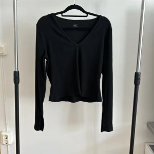 Långärmad tröja från lager 157 - Svart långärmad tröja från lager 157 i stl xl Knappt andvänd