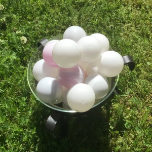 Lotteri-bollar - Säljer ”lotteri-bollar” innehållande olika sorters smycken: ringar, halsband armband, örhängen, phonecharms.mm. Sådant som finns på min profil. 1 för 30kr 2 för 50kr. Vad man får är helt slumpmässigt✨