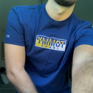 Tommy Jeans strl S - Tommy Jeans herr storlek S Marinblå  Väldigt bra skick 