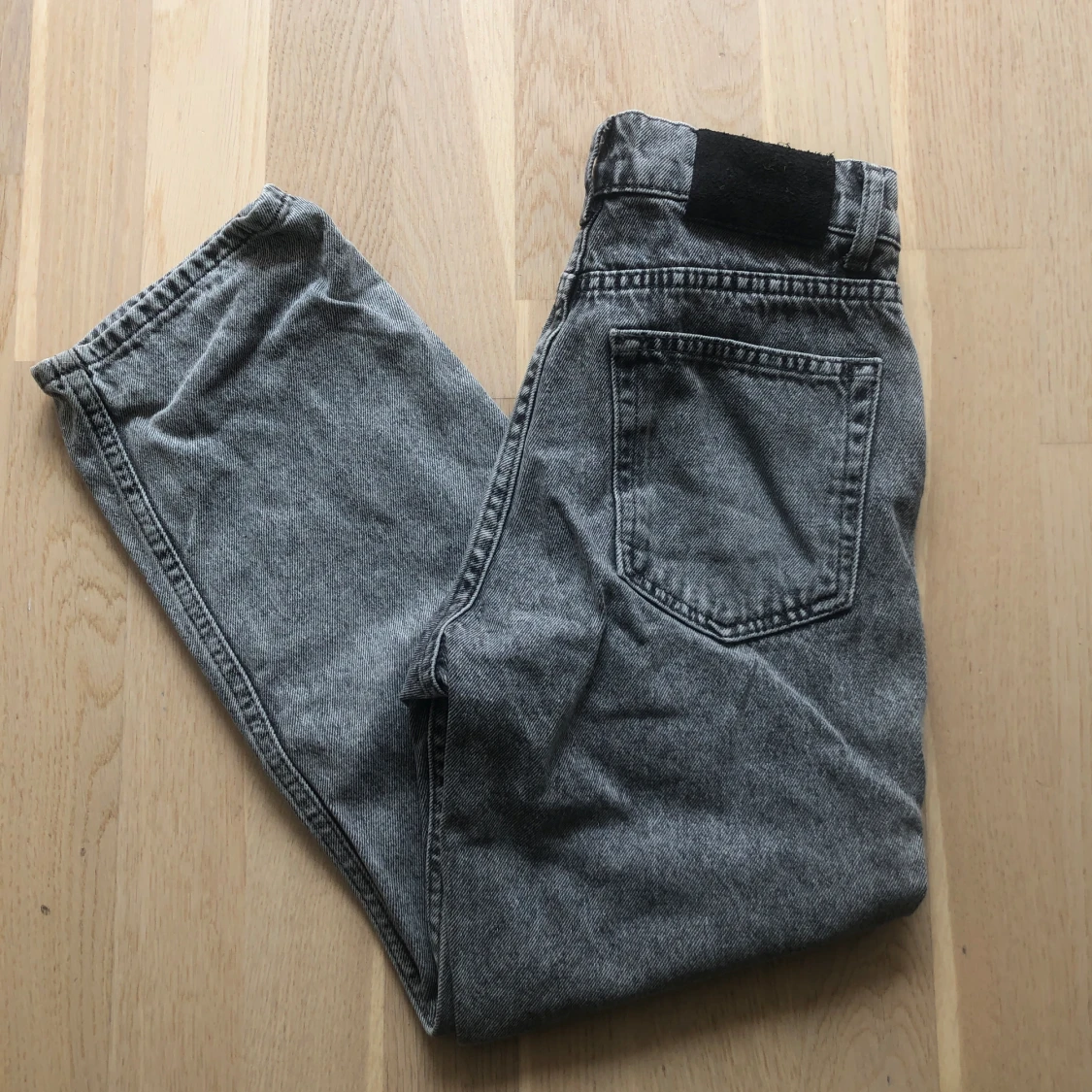 Gråa grunt jeans