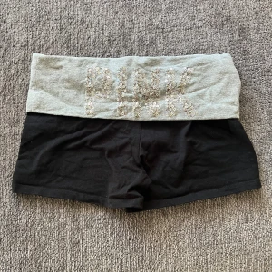 Victoria secret shorts - Midjebredd är 34,5 cm🩷 Shortsen har inga defekter 🫶🏻