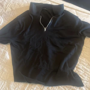 Riley 1/4 zip - Fint skick Riley hoodie original pris 1100kr large men passar M är lite liten i storlek