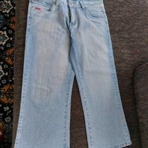 Sommarjeans - Helt nya jeans, 3/4 längd. Nyskick. Bomull 98%+2%elastan.