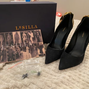 Le silla klackar - Säljer dom på grund av att dom var fel storlek, dom är strl 38 1/2, fina och kommer med allt på bilden.