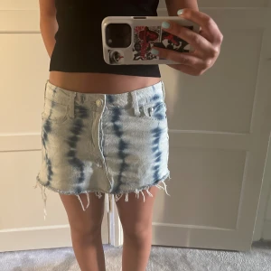 Kjol - Supersnygg jeanskjol från H&M, perfekt inför sommaren 