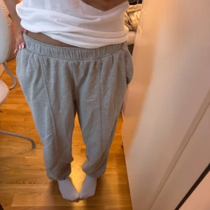 gråa mjukisbyxor - så sjukt sköna gråa mjukis byxor som är mid-low rise 🫶🏼