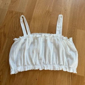 Vit crop top - Jättefin vit crop top från Monki 🤍