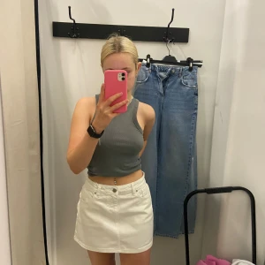 Jeans tjol 🤍 - Superfin mini skirt i jeansmaterial 🤍 helt oanvänd