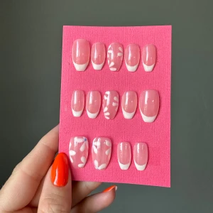 Lösnaglar - FÄRDIGT SET 💛 Press on nails (lösnaglar) i storlek M. Storleken anser bredden på dina naglar. Bredd 10 mm till 16 mm + 2 extra storlekar för att ha fler alternativ. Alla lösnaglar är handmålade av mig med gellack. 🌸💅🏼