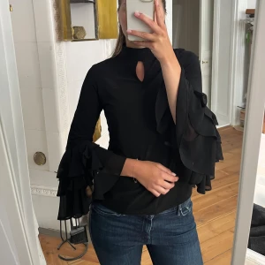 Joseph Ribkoff blus  - Joseph Ribkoff blus. Mycket bra skick. Svart. 