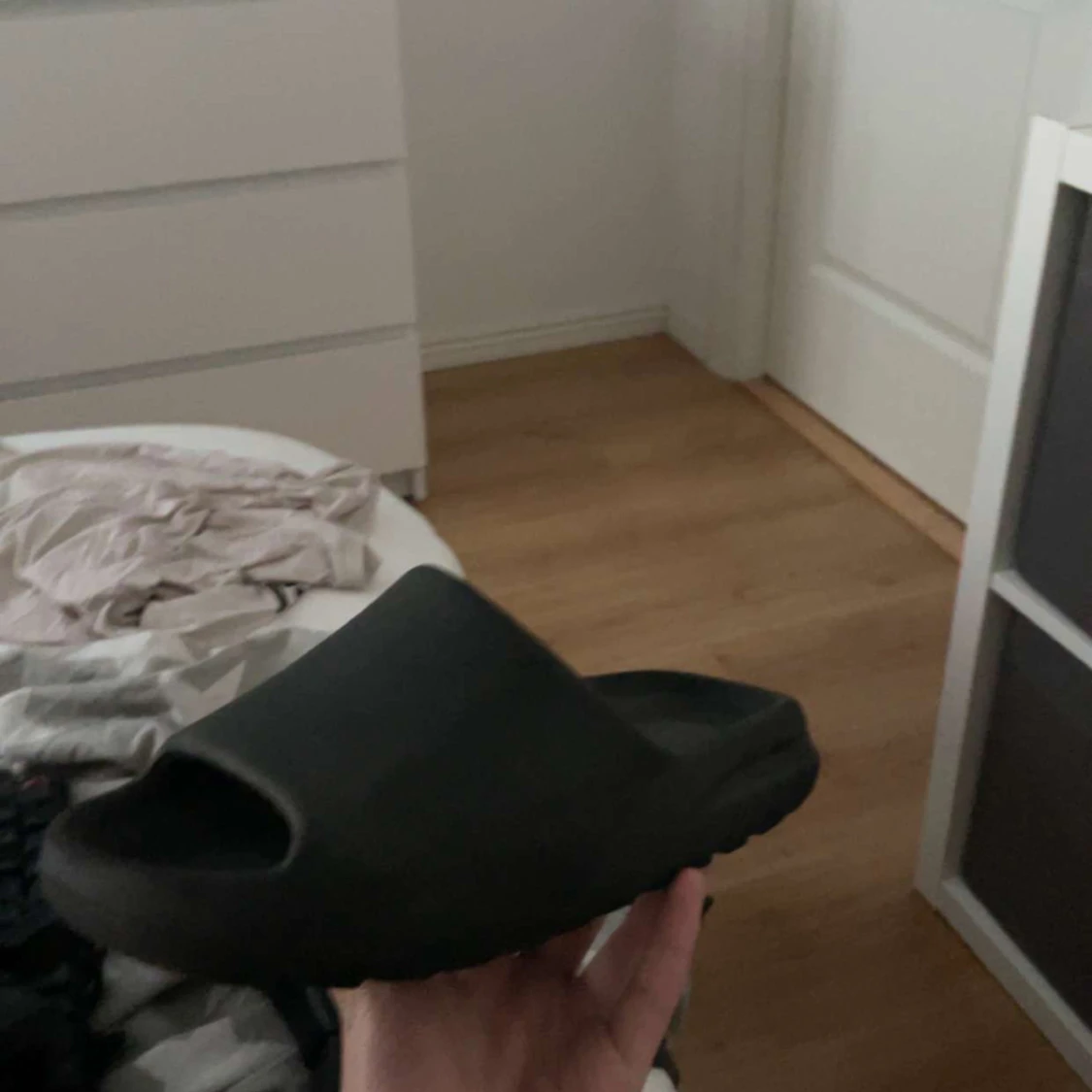 Äkta Yeezy slides  - 91