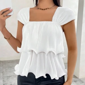 Topp - Säljer nu min fina sommar topp från shein. Passar perfekt till alla tillfällen. Säljer då den ej passar. 