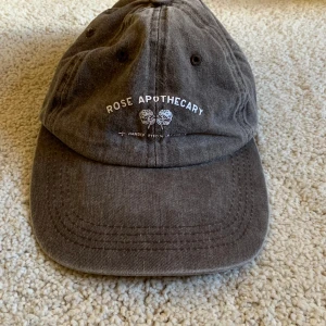 Rose apothecary keps in  vintage brown - Pruchased second hand, never used.