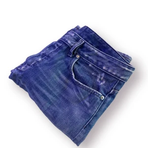 Diesel Jeans  - Snygga blåa diesel jeans med snygg distress. Säljer då de tyvär var lite för stora för mig 
