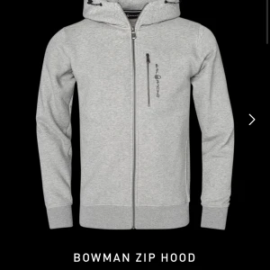 Sail recing - Den svarta e använd 3 4 gånger och den gråa är helt ny kommer med ett bra pris 1000 för båda tröjorna 