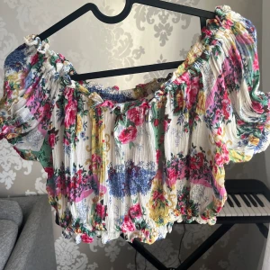 Sommartopp - Kort sommartorp. Använd men gott skick