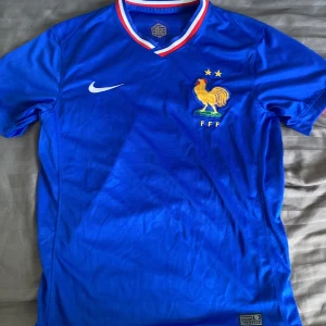 Frankrike Euro 2024 - 10/10 aldrig använd  Passar både storlek S,M