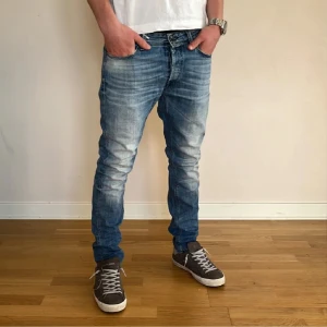 Replay boyfit jeans - Tjenare! Säljer min Replay boyfit jeans, nytvättade. Jeansen är oanvända och säljer pga för stora.  Nu pris ligger på runt 600-700kr men mitt pris är 499🫡 Hör av er vid frågor!