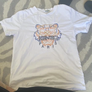 Kenzo tröja  - Använd 2-3 ggr nyskick 