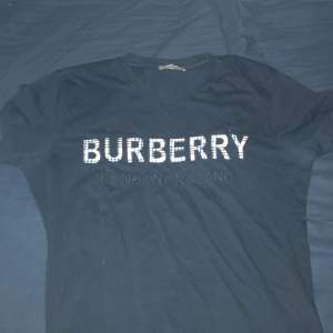 Burberry t-shirt storlek m 