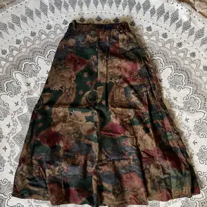 en mönstrad kjol som inte kommer till användning längre