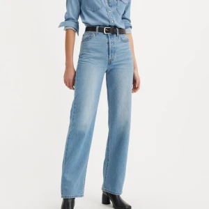 Levis jeans - Säljer dessa så snygga jeans från Levis i en ljus blå tvätt. De är i så fint skick! Köpa för 1299kr