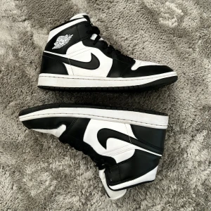 Jordan Pandas Mid - Köpta i september 2023.  jag har inte sko kartongen kvar med de är köpta på Nike.com för ungefär 1600kr (har orderbekräftelsen). I väldigt bra skick. 