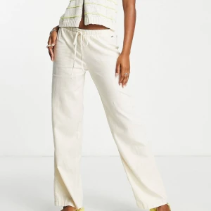 Linnebyxor  - Linnebyxor från Pull & Bear. Mycket bra skick!! Mid waist😍