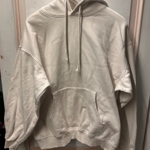 Hoodie  - Beige hoodie.  Vailent från carlings