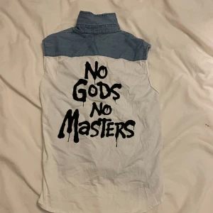 Väst  - Cool väst men motiv på baksidan nästan aldrig använd