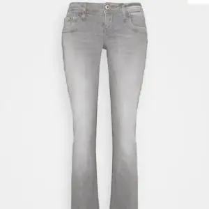 Säljer skit snygga Ltb valerie jeans i grått då de är lite för stora för mig. Skriv för fler bilder. Pris kan diskuteras vid snabb affär.