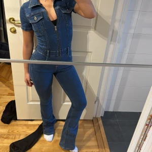Jeansdress - Byxdress Använt 1 gång 