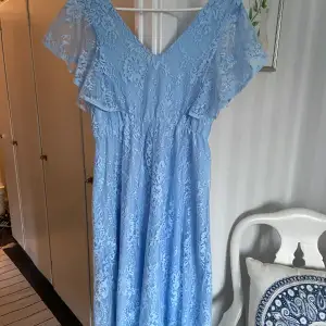 Klänning i polyester, använd 1 gång