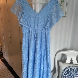 Finklänning/balklänning - Klänning i polyester, använd 1 gång