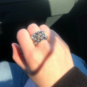 Byter bara!! - Byter min ring mot likadan fast i guld då jag bytt från silver till guld smycken. Den måste vara i st 16,80 (s)💘 skriv om ni vill byta