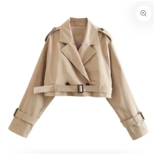 Zara trench coat - Säljer min trench coat från zara.  Jättebra skick vid snabbaffär mindre pris