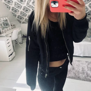 Bomberjacka - Säljer denna bomberjacka som aldrig är använd!!❤️