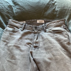 Jack n jones jeans  - Jack n Jones jeans använda ej modellen är Loose/Chris