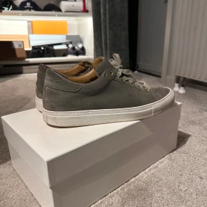 Sandays  - Säljer nu minna sandays  Skick 7/10 Storlek 43/44