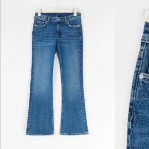 Ett par superfina basic bootcut jeans från Gina. Köptes för 300 kr men jag säljer för 99 kr, pris kan diskuteras❤️