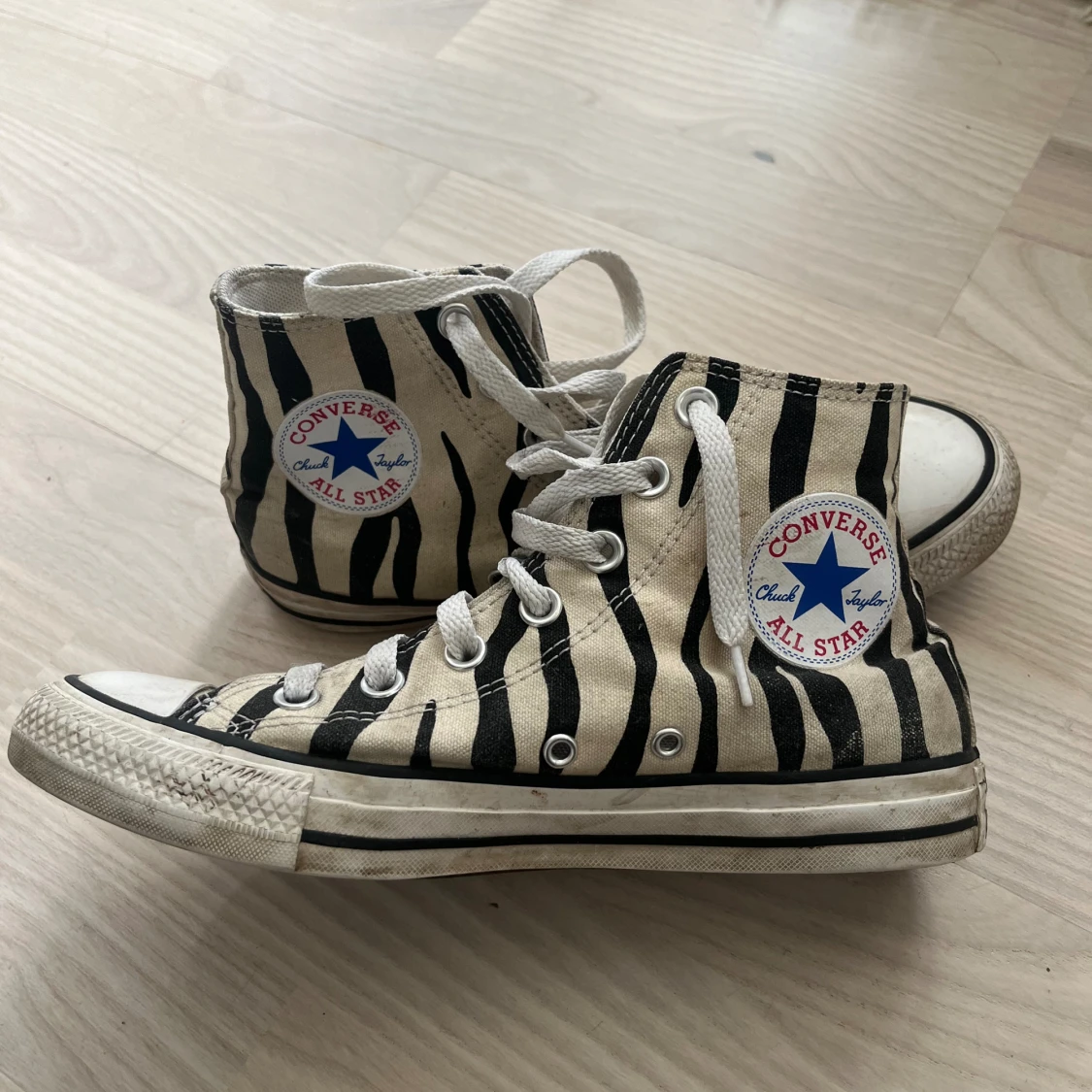 Zebra Converse