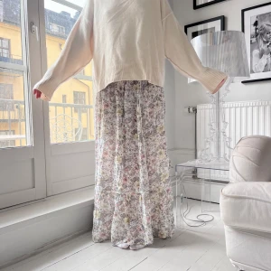 Långkjol! - Så snygg långkjol!! Jag är 172 som referens 