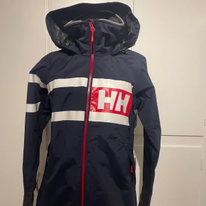 Seglarjacka - Ny seglarjacka från helly hansen, perfekt skick strl S