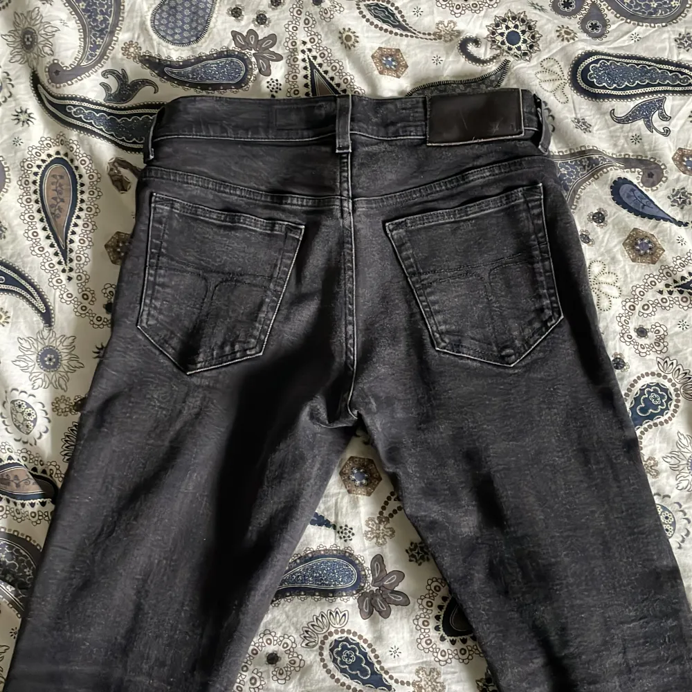 Svarta slim tiger of Sweden jeans | inköpt för 1600kr säljs för 499kr | 9.8/10 skick inga skador eller slitningar vad jag vet | pris kan diskuteras vid snabb affär.. Jeans & Byxor.