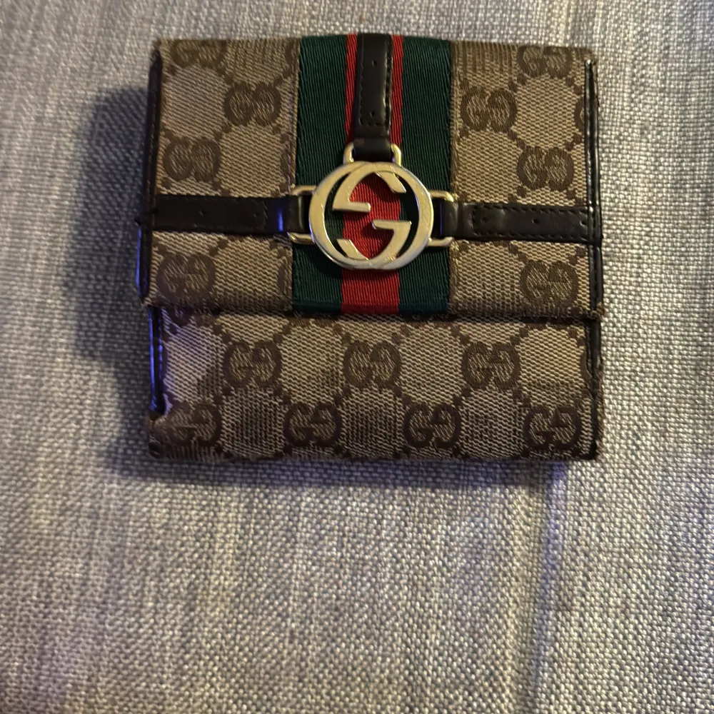 Original plånbok ifrån Gucci, inköpt i butiken på Birger Jarlsgatan i Stockholm . Accessoarer.