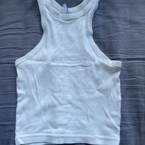 Vit linne - Detta super snygga linnet som jag aldrig har använt. Jag säljer detta vita linnet för att jag inte tycker att det passar mig.