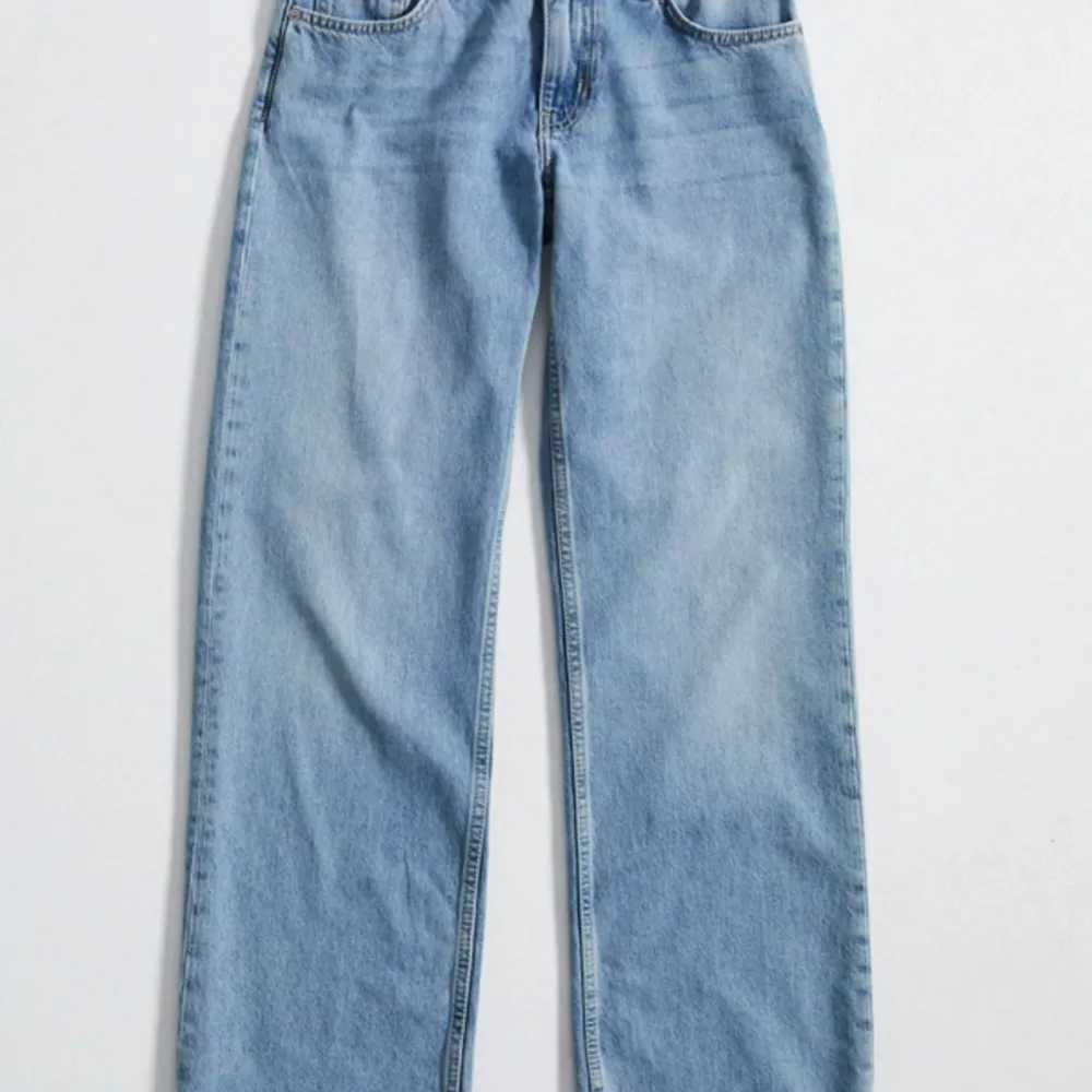 Helt nya och oanvända. Säljer för de är fel storlek och kan inte lämna tillbaka . Jeans & Byxor.