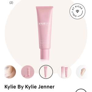 Säljer en oöppnad face scrub från Kylie skin. Nypris 360kr säljer för 190💗köparen står för eventuell frakt.